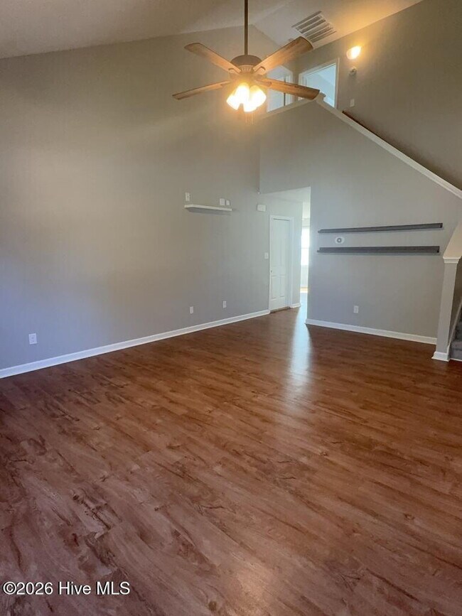 Building Photo - 160 Kelly Cir