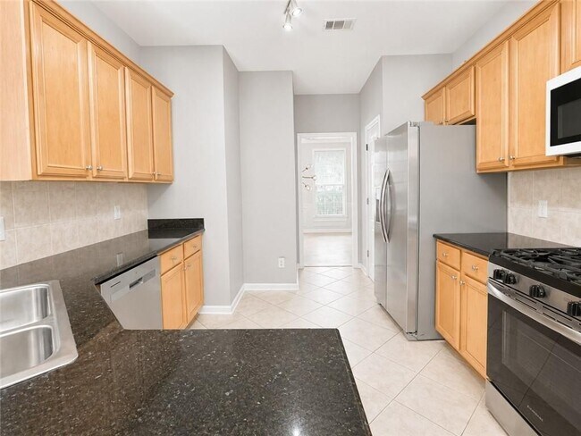 Building Photo - 1707 Hidden Pond Cir
