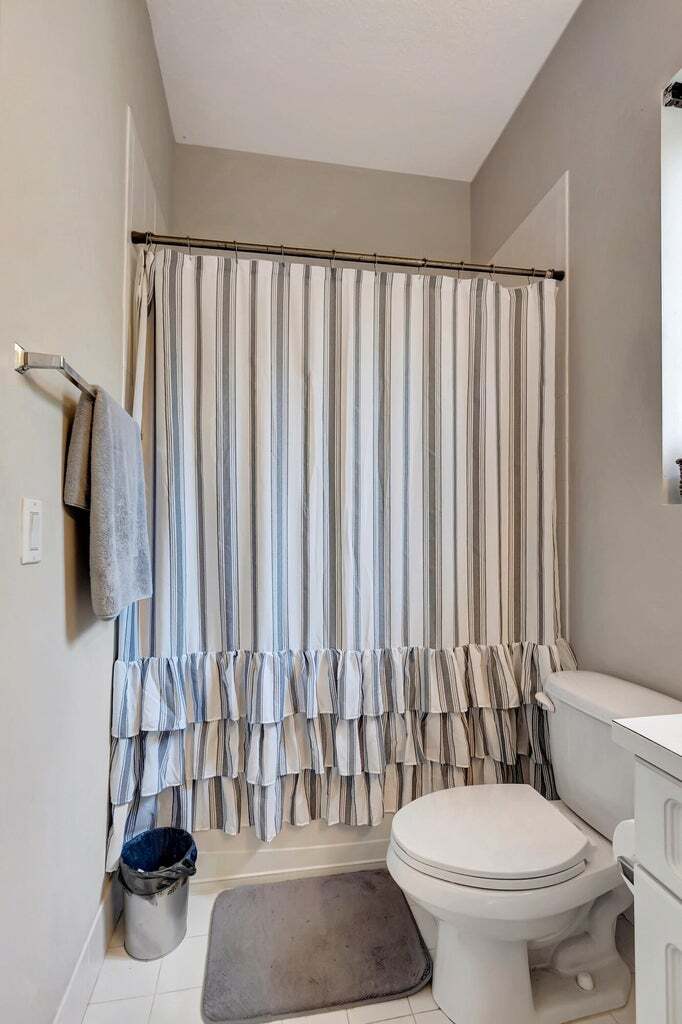 Building Photo - 2500 Venetian Ct