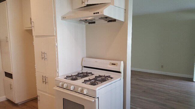 Building Photo - 909 S 2nd St