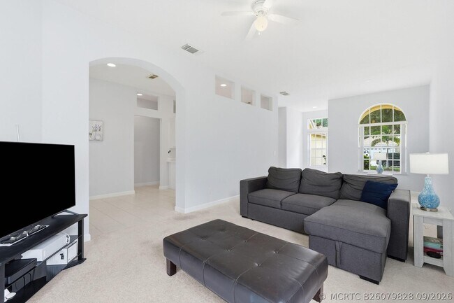 Building Photo - 707 SW San Salvador Cv