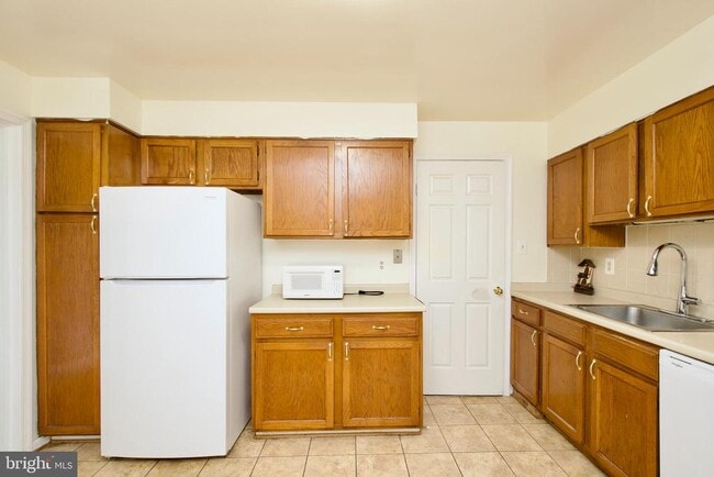Building Photo - 7810 Lake Pleasant Dr