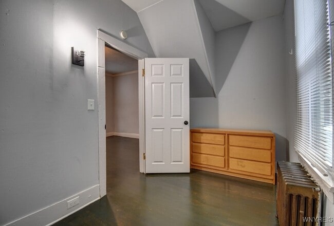 Building Photo - 36 19th St