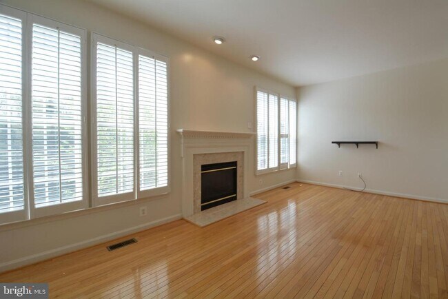 Building Photo - 5080 Grimm Dr