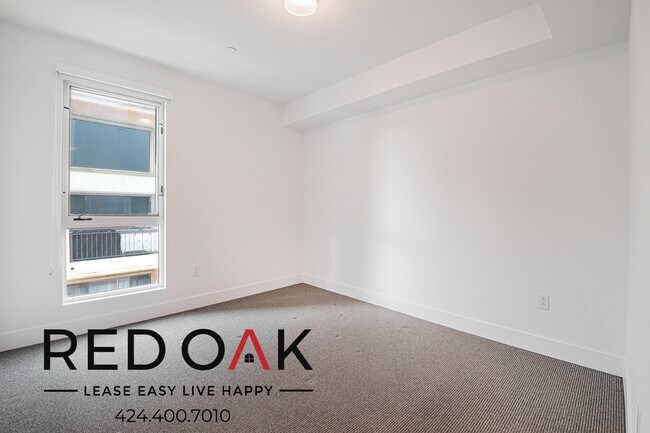 Building Photo - 1168 S Barrington Ave