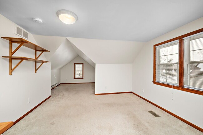 Upstairs master suite - 3322 Meridian Dr