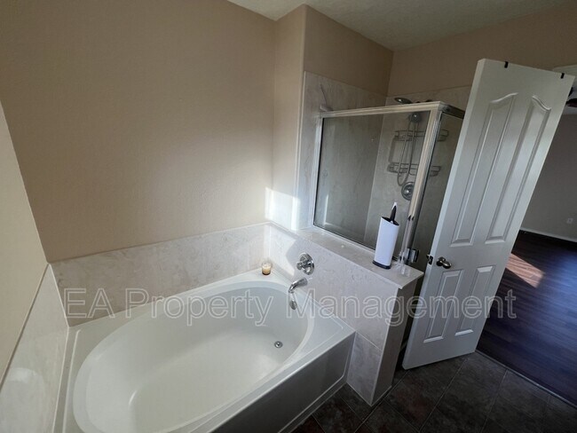 Building Photo - 3644 Clear Creek Rd