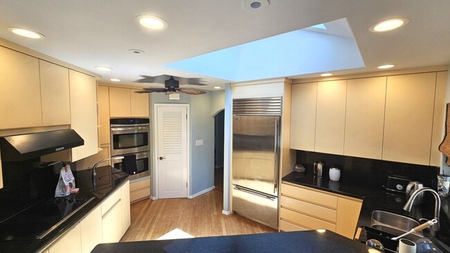 Building Photo - Prestigious Kailuana Loop.  Pool, Garage, ...