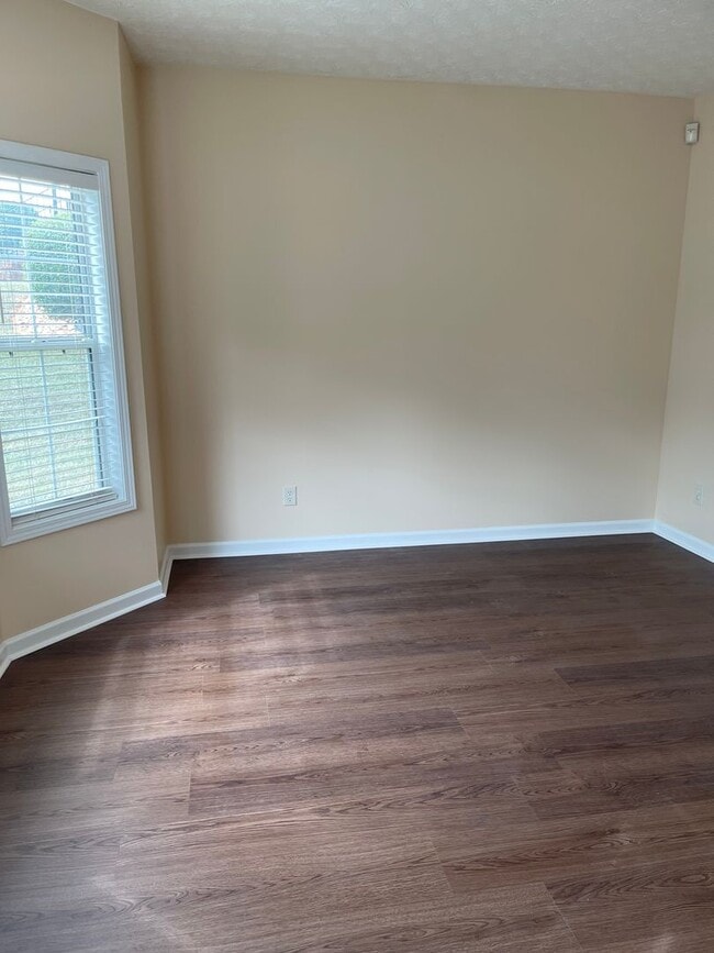 Building Photo - Riverdale Executive Home