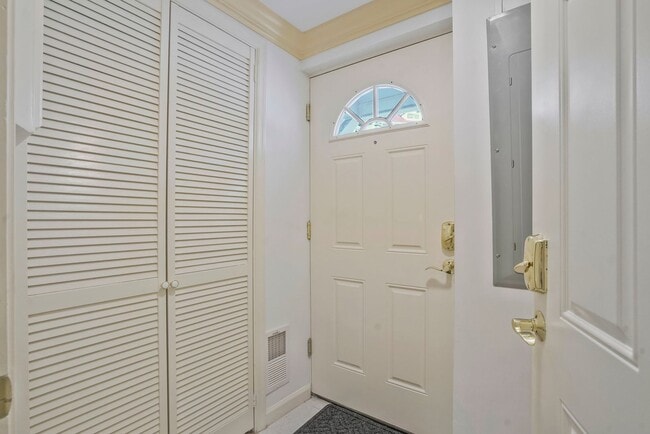 Building Photo - North Arlington 4 BR 5.5 BA Home