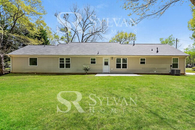 Building Photo - The living is easy in this 3 bedroom, 2 bathroom home