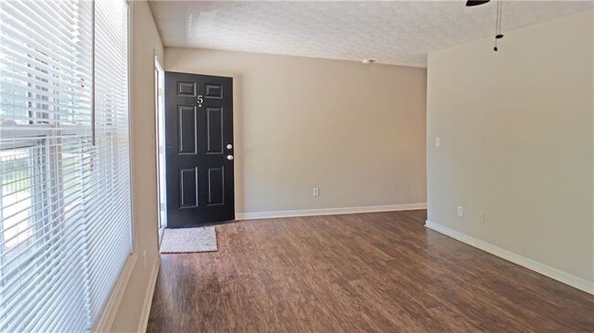 Building Photo - 2885 Center St