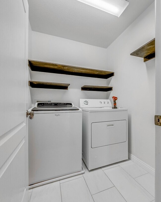 Building Photo - Charming Southwest Las Vegas Home with Open Layout & Prime Location Near the Strip