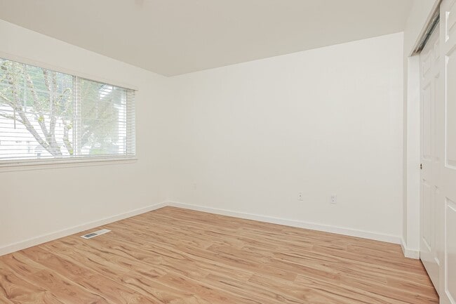 Building Photo - Newly Remodeled 3 bed 2.5 bath Townhome for Rent in Willow Grove Community