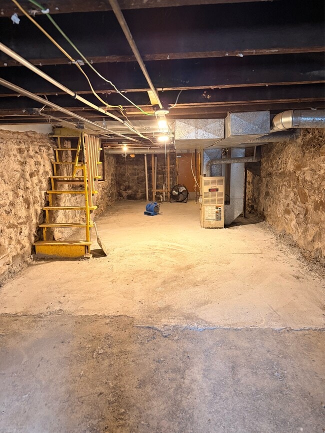 Building Photo - 1737 Wilkens Ave