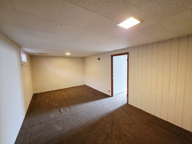 Building Photo - 1710 S Higbee Ave