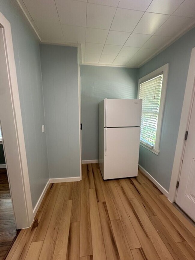 Building Photo - Updated - Wood Floors - 2/1