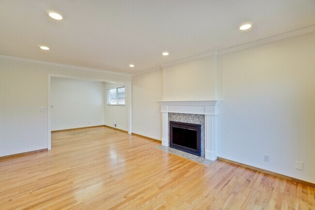 Building Photo - 5097 Forest Glen Dr