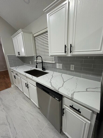 Building Photo - 21725 York Timbers Dr