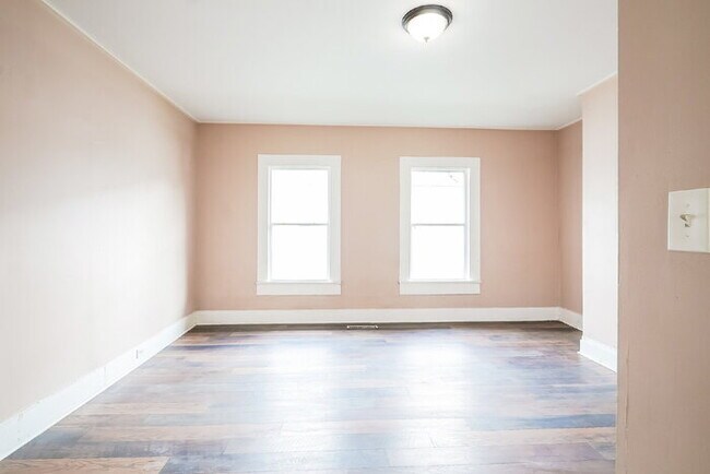 Building Photo - 1304 Avenue G