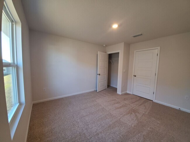 Building Photo - Newer 4 Bedroom, 2 Bath Smart Home located in the perfect location of Pensacola!