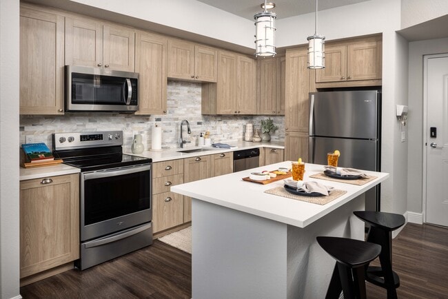 Building Photo - Locklyn West Palm