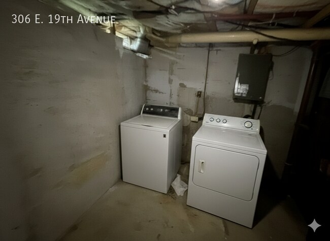 Building Photo - 306 E 19th Ave