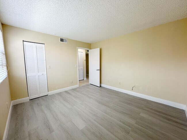 Building Photo - 1241 SW 46th Ave