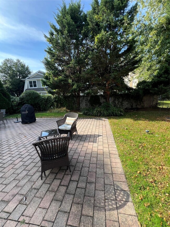 Building Photo - 31 B Marwood Rd N