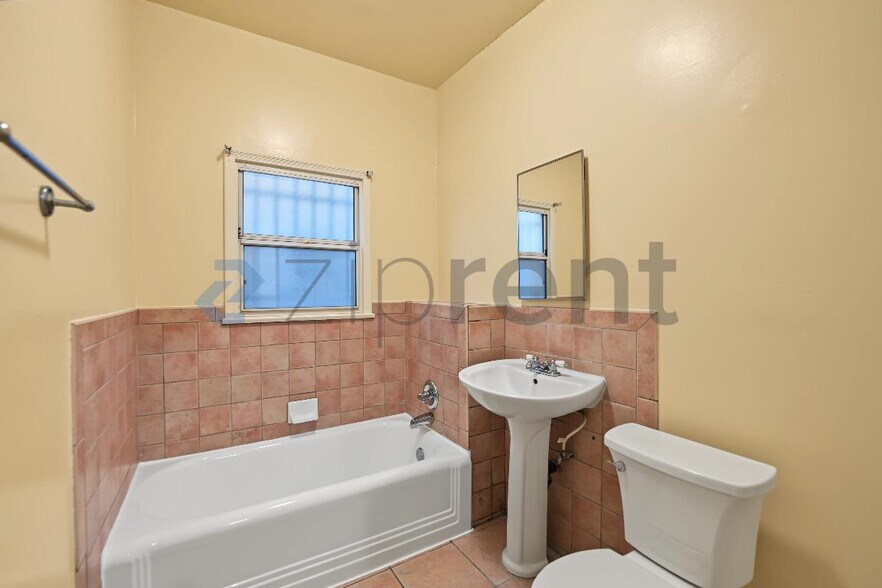 Building Photo - Unit 4268