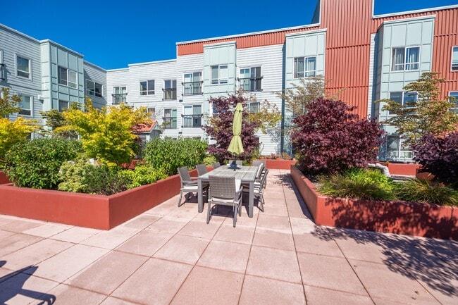 Building Photo - 424 N 85th St