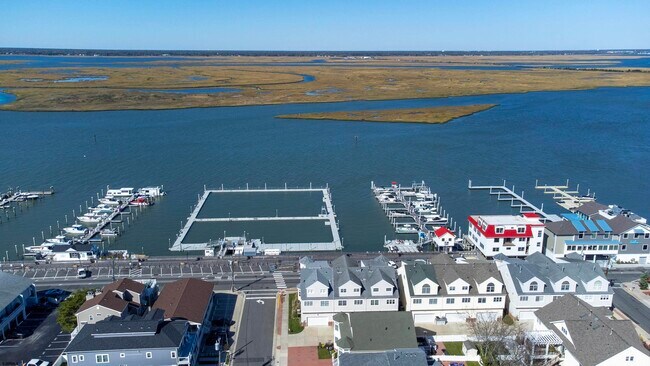 Building Photo - 9416 Amherst Ave