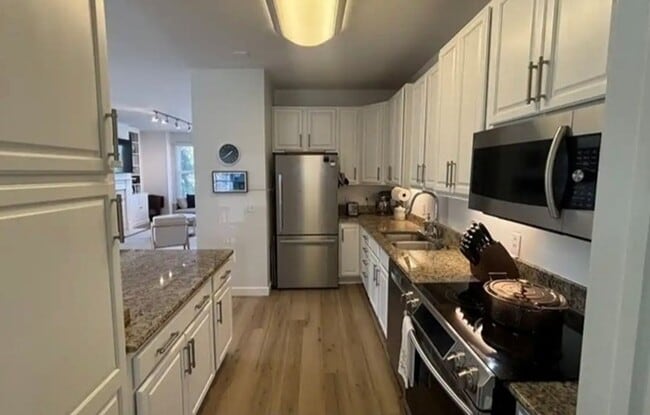 Building Photo - Beautiful 3 bedroom townhome in Harbor Park!
