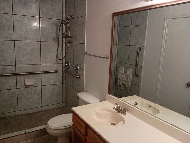 Building Photo - 9627 Dugas Dr