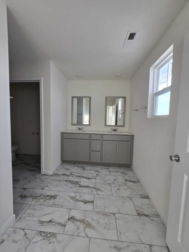 Building Photo - 2223 Ryegrass Ln