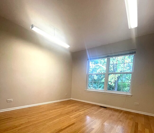 Building Photo - 1220 S Christine Ct