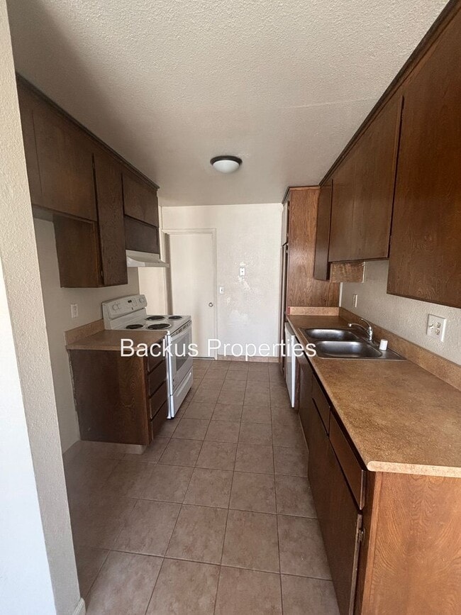 Building Photo - Great home in North Salinas -Three bedrooms