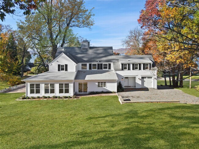 Building Photo - 205 River Rd