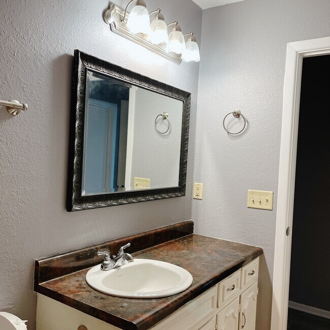 Building Photo - 3425 Vagas Dr