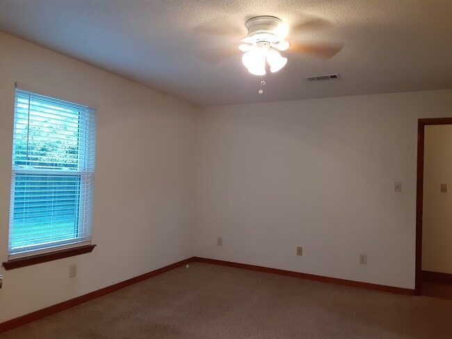 Building Photo - 1933 Estival St