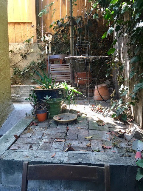 Private back patio area - 2499 Silver Ridge Ave