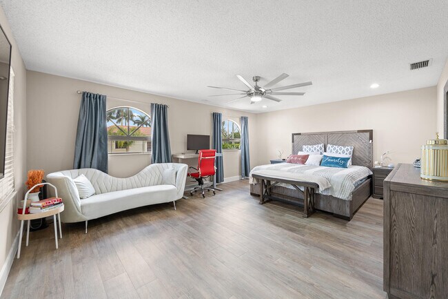 Building Photo - 9124 Villa Portofino Cir