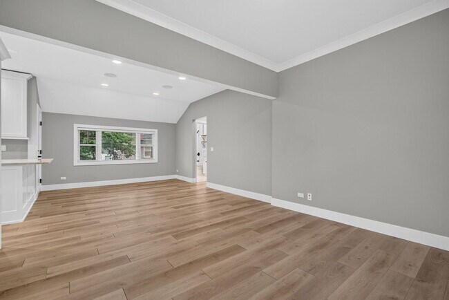 Building Photo - 240 S Brainard Ave