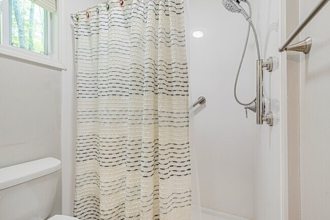 Building Photo - Private 3BR Retreat on 2 Wooded Acres in Clover with no HOA!!