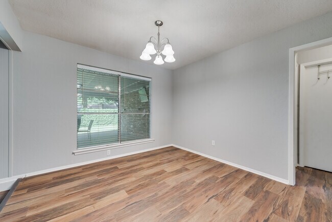 Building Photo - 1006 Walnut Pl