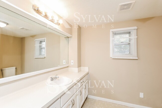 Building Photo - This charming home is ready for you!