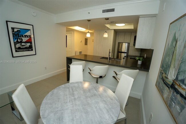 Building Photo - 2951 S Bayshore Dr