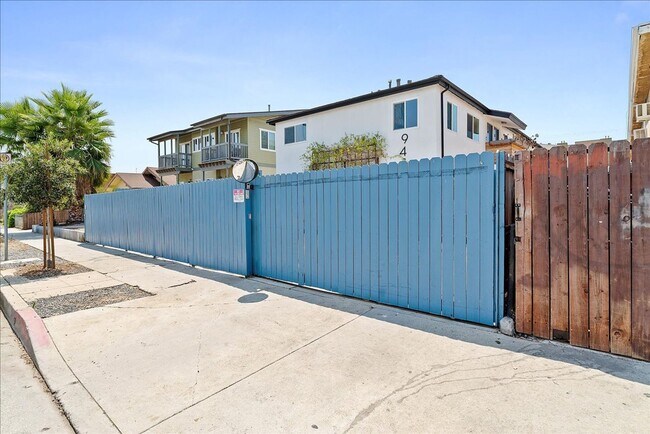 Building Photo - 941 Normandie Ave