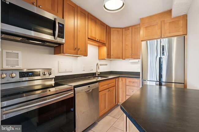 Building Photo - 1301 Delaware Ave SW