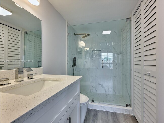 Building Photo - 5380 Cedar Lake Dr